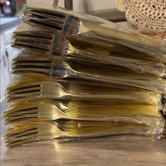 NEW IN ORIGINAL PACKAGING 292 Gold DISPOSABLE Plastic Forks WEDDING RECEPTION - Picture 2 of 5